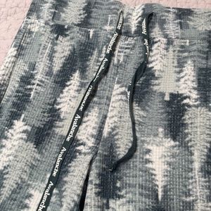 Avalanche Tree Legging Size Medium
